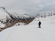 Ritorniamo alle piste da sci che utilizziamo per scendere all'Alpe Burky e poi a Pecetto